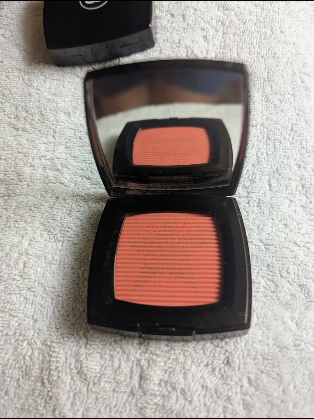 CHANEL Blush Comete Coral Star Soft Glow Blush - Coral